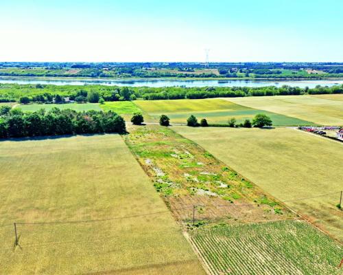 Arkadia Nieruchomości Oferuje na sprzedaż działkę o powierzchni    1182  m²  zlokalizowaną w obrębie  Bobrowniki , w samym