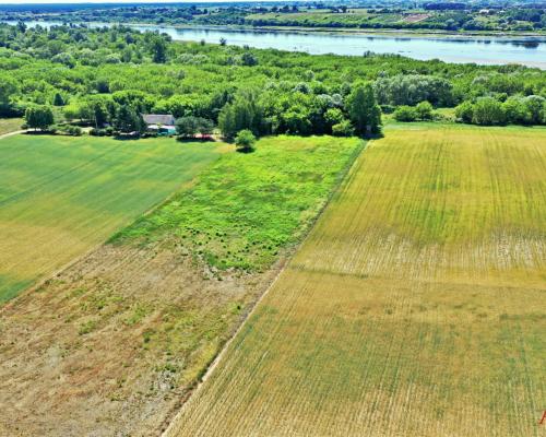 Arkadia Nieruchomości Oferuje na sprzedaż działkę o powierzchni    1182  m²  zlokalizowaną w obrębie  Bobrowniki , w samym