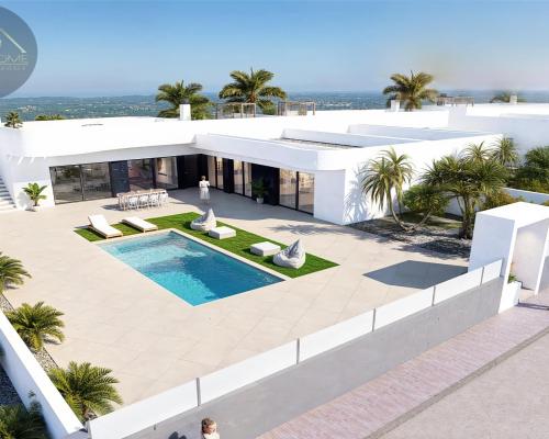 Willa z basenem przy La Finca Golf Resort