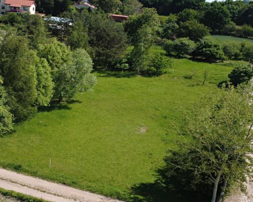 DZIAŁKA BUDOWLANA W GRODZISZCZU/ WIDOK NA GÓRY