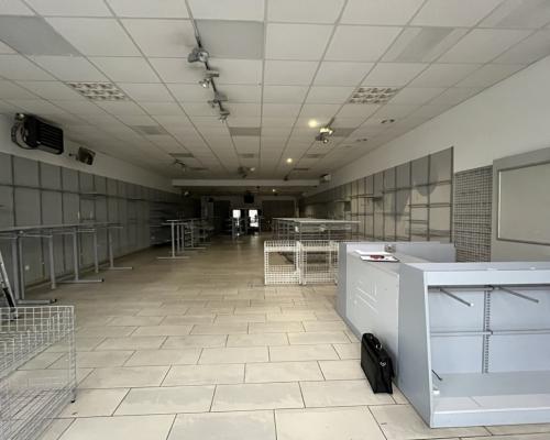 Lokal handlowy 180 m kw.  w centrum Dęblina.