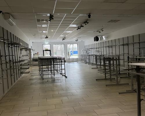 Lokal handlowy 180 m kw.  w centrum Dęblina.