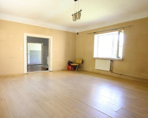 Dom, Lublin,  ul. Lotnicza, Budynek:- ok 50m2-ocieplony styropianem -dach z blachodachówki- okna PCVParter:-salon 25 m2-kuchnia
