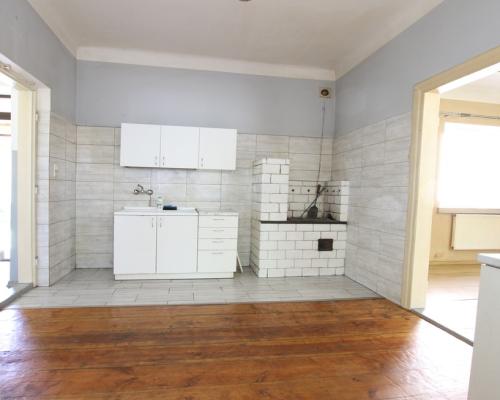 Dom, Lublin,  ul. Lotnicza, Budynek:- ok 50m2-ocieplony styropianem -dach z blachodachówki- okna PCVParter:-salon 25 m2-kuchnia