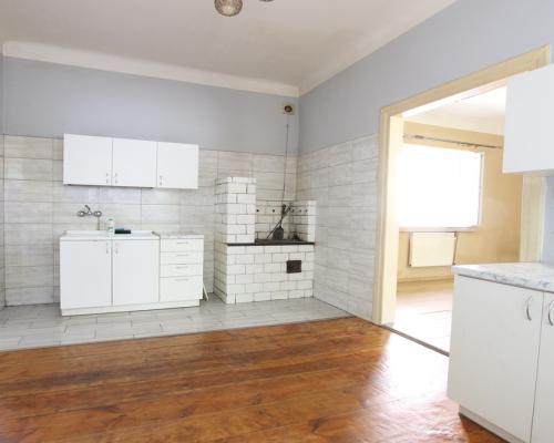 Dom, Lublin,  ul. Lotnicza, Budynek:- ok 50m2-ocieplony styropianem -dach z blachodachówki- okna PCVParter:-salon 25 m2-kuchnia