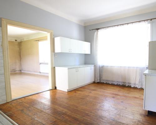 Dom, Lublin,  ul. Lotnicza, Budynek:- ok 50m2-ocieplony styropianem -dach z blachodachówki- okna PCVParter:-salon 25 m2-kuchnia