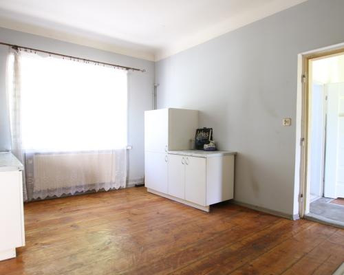 Dom, Lublin,  ul. Lotnicza, Budynek:- ok 50m2-ocieplony styropianem -dach z blachodachówki- okna PCVParter:-salon 25 m2-kuchnia