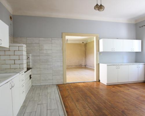 Dom, Lublin,  ul. Lotnicza, Budynek:- ok 50m2-ocieplony styropianem -dach z blachodachówki- okna PCVParter:-salon 25 m2-kuchnia