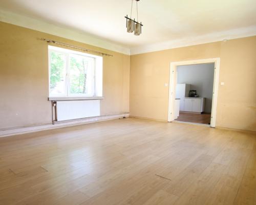Dom, Lublin,  ul. Lotnicza, Budynek:- ok 50m2-ocieplony styropianem -dach z blachodachówki- okna PCVParter:-salon 25 m2-kuchnia