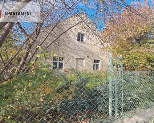 Dom na wsi do remontu z 5,5 ha ziemi.