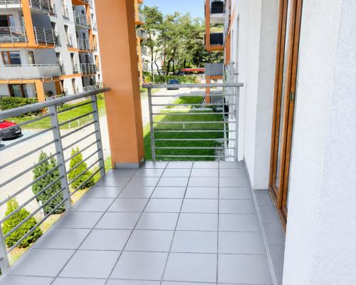 72m2, 3 pokoje, balkon, hala garażowa