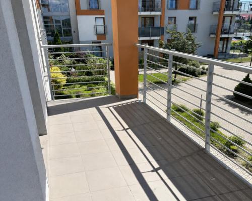 72m2, 3 pokoje, balkon, hala garażowa