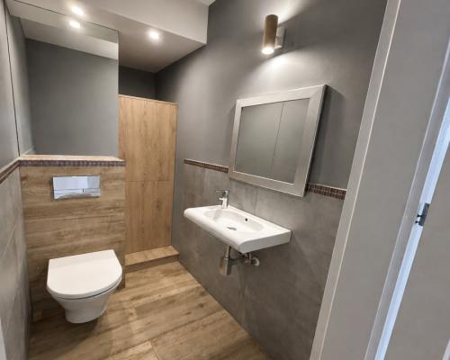 72m2, 3 pokoje, balkon, hala garażowa