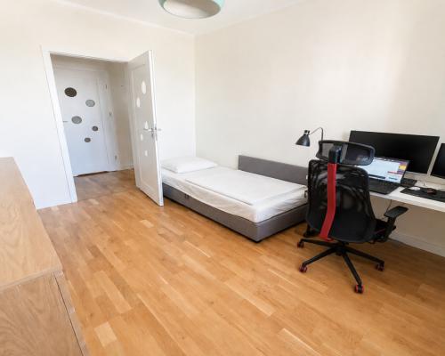 72m2, 3 pokoje, balkon, hala garażowa