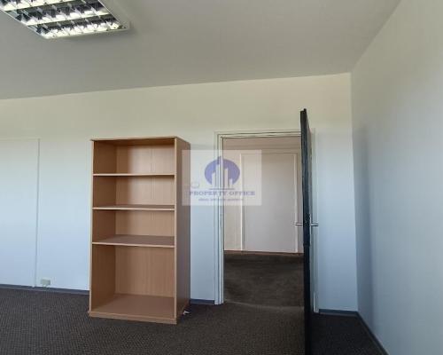Włochy: lokal biurowy 46,49 m2 do wynajęcia