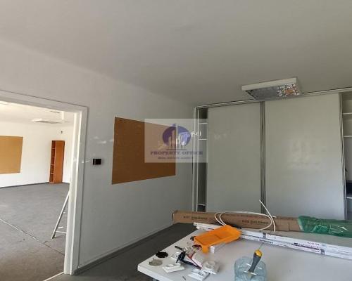 Włochy: lokal biurowy 37,60 m2 do wynajęcia