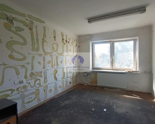 Włochy: lokal biurowy 13,50 m2 do wynajęcia
