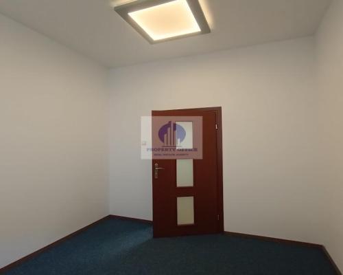 Włochy: lokal biurowy 9,90m2 do wynajęcia