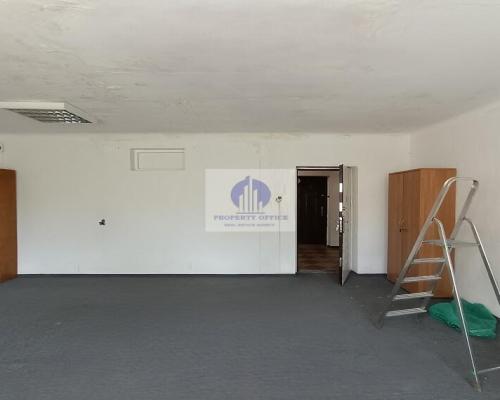 Włochy: lokal biurowy 37,60 m2 do wynajęcia