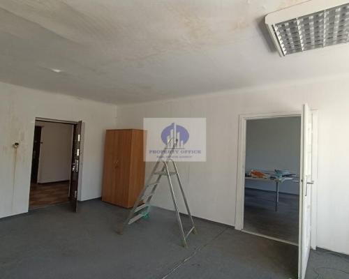 Włochy: lokal biurowy 37,60 m2 do wynajęcia