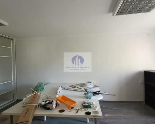 Włochy: lokal biurowy 37,60 m2 do wynajęcia