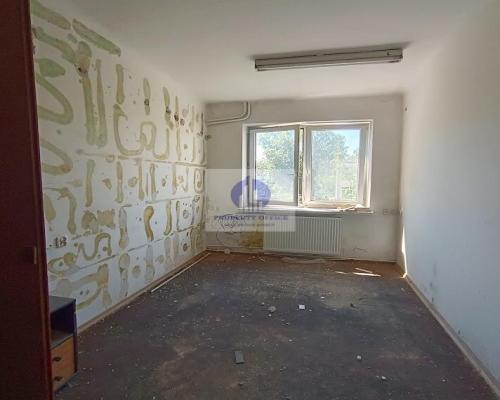 Włochy: lokal biurowy 13,50 m2 do wynajęcia