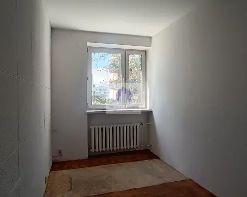 Włochy: lokal biurowy 33,90m2 do wynajęcia