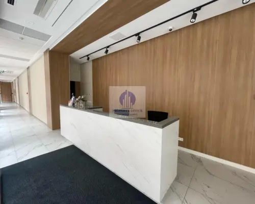 Śródmieście: lokal na usługi medyczne 690m2 do wynajęcia