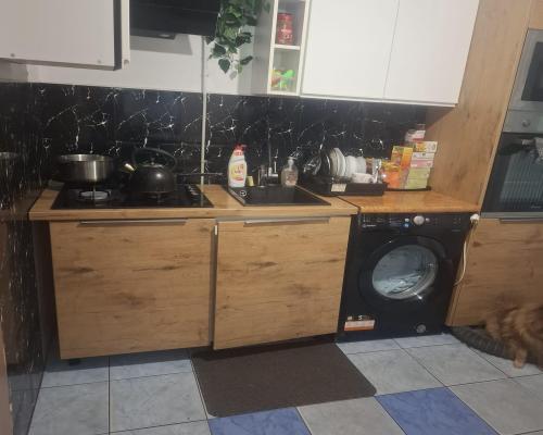 Sprzedam dom 1/2 bliźniaka o powierzchni ok 60m2 na działce 455m2 w Wawrze okolica ul Bronowskiej.Dom parterowy składa się z ku