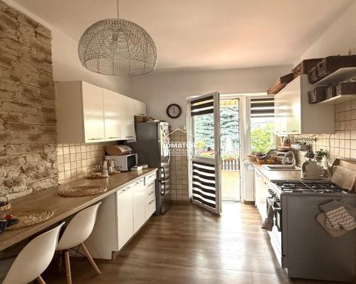 Dom 110 m2, dwa mieszkania, Osiedle Jary