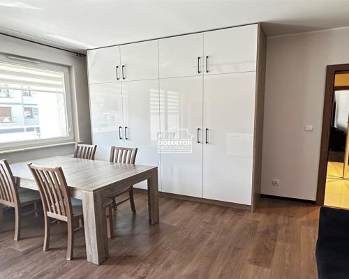 Zapraszamy do zapoznania się z ofertą tego eleganckiego mieszkania o powierzchni 53 m², które zachwyca wysokim standardem