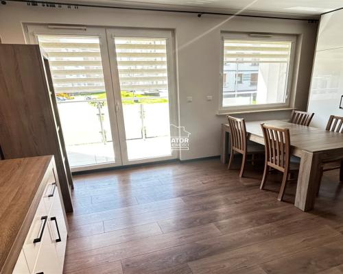 Zapraszamy do zapoznania się z ofertą tego eleganckiego mieszkania o powierzchni 53 m², które zachwyca wysokim standardem