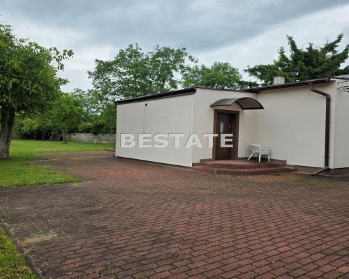 Dwa domy mieszkalne na dużej działce w PABIANICACH