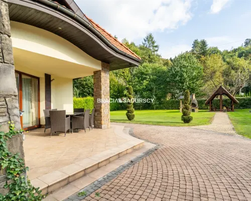 DOM MYŚLENICE WYSOKI STANDRAD DUŻA DZIAŁKA 1950M2