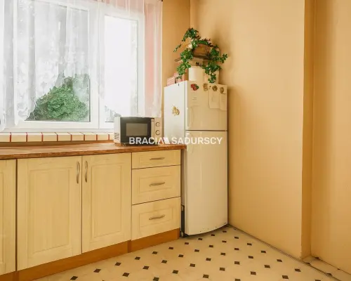 SWOSZOWICE, DOM W ZABUDOWIE BLIŹNIACZEJ, 3 POK