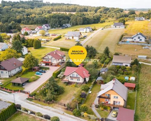 Dom z pięknym ogrodem i widokiem blisko Krakowa
