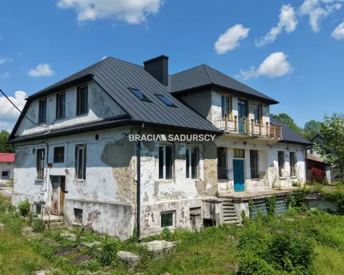 Inwestycja z Duszą i Potencjałem: Dawna Mleczarnia o Powierzchni 750 m² blisko Stoku Narciarskiego (Sławice Szlacheckie, g