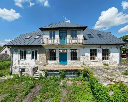 Inwestycja z Duszą i Potencjałem: Dawna Mleczarnia o Powierzchni 750 m² blisko Stoku Narciarskiego (Sławice Szlacheckie, g