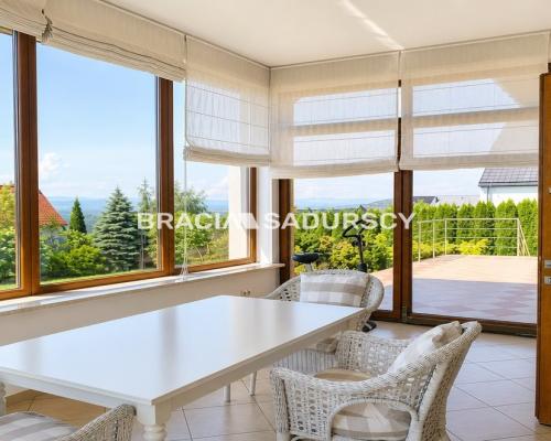 Luksusowy dom na wynajem - Buków, gmina Mogilany | 280 m² | ogród | wysoki standard   Do wynajęcia wyjątko