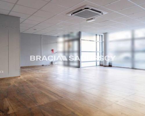 Lokal 135m2 front parter Kurdwanów