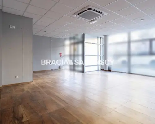 Lokal 135m2 front parter Kurdwanów