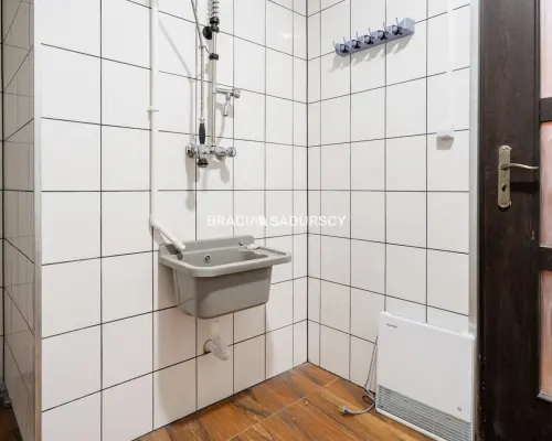 Lokal 135m2 front parter Kurdwanów