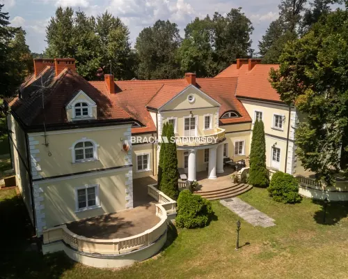 Historyczny Pałac w Radoszewnicy