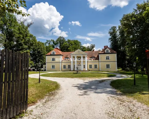 Historyczny Pałac w Radoszewnicy