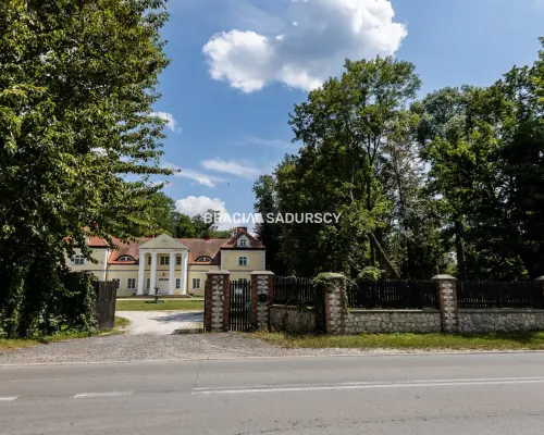 Historyczny Pałac w Radoszewnicy