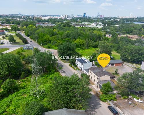 Wielofunkcyjny budynek handlowo-biurowo-magazynowy