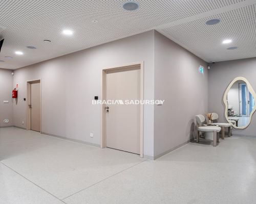 Nowoczesny budynek medyczno-usługowy | Kurdwanów
