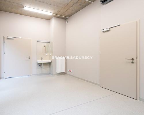 Nowoczesny budynek medyczno-usługowy | Kurdwanów