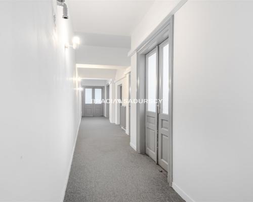 Przestronne biuro 140 m² w centrum Krakowa - ul. Lubicz  Szukasz świetnie skomunikowanego miejsca na siedzibę swojej fir