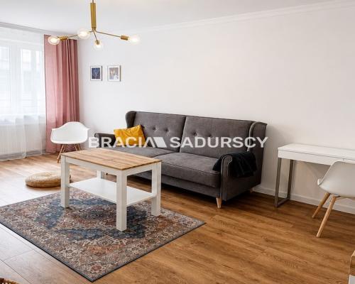 Kawalerka po remoncie | Balkon | Niski czynsz